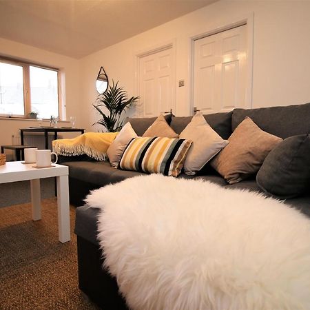 Thesiger Court Apartments - Free Private Parking - By Property Promise Cardiff Exteriér fotografie