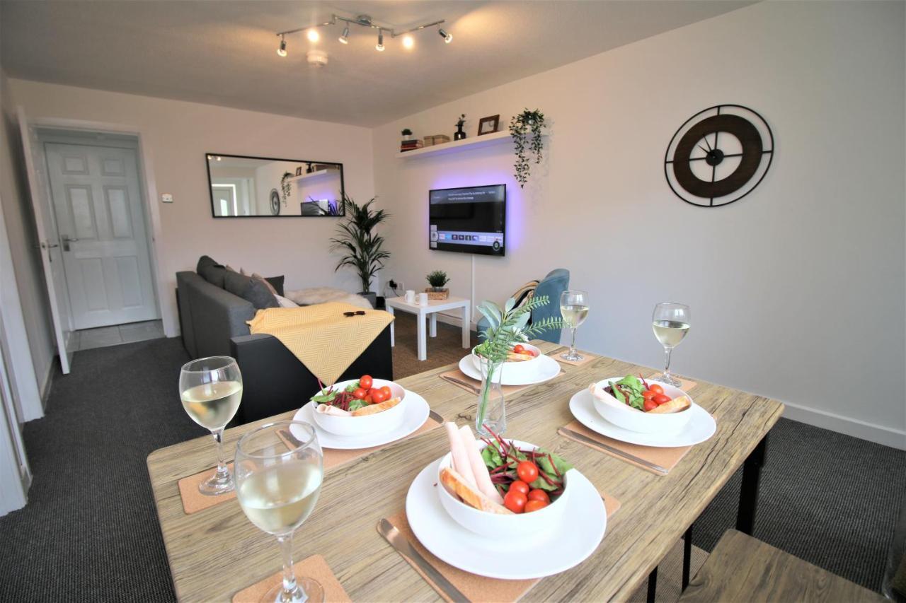 Thesiger Court Apartments - Free Private Parking - By Property Promise Cardiff Exteriér fotografie