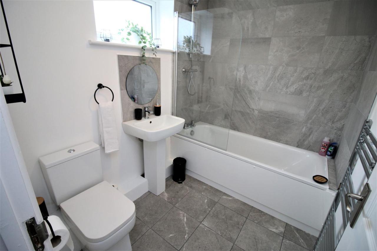 Thesiger Court Apartments - Free Private Parking - By Property Promise Cardiff Exteriér fotografie